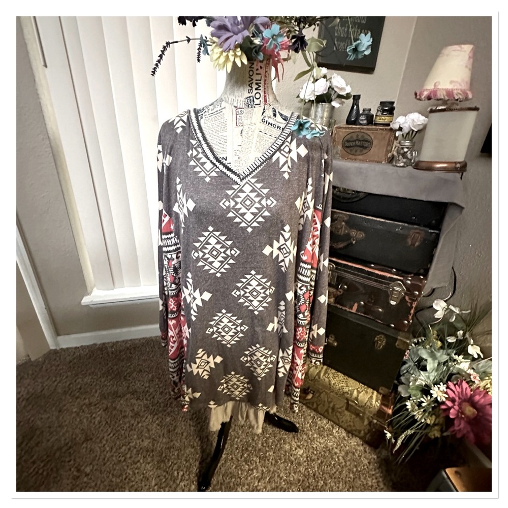 BloomChic Gray and Red Patterned Top